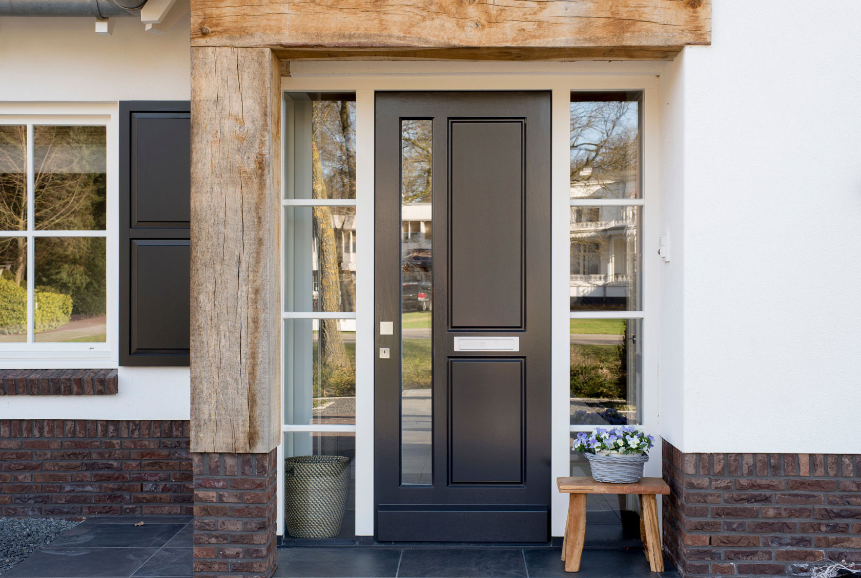 De Veiligheid van je Voordeur: Bescherm Je Huis met Voordeurenonline.nl